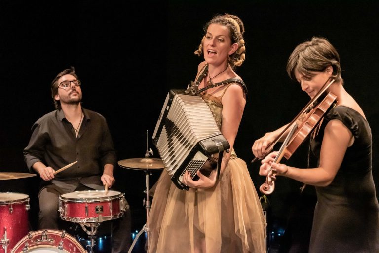 Pour les scolaires : Mélyne En Trio